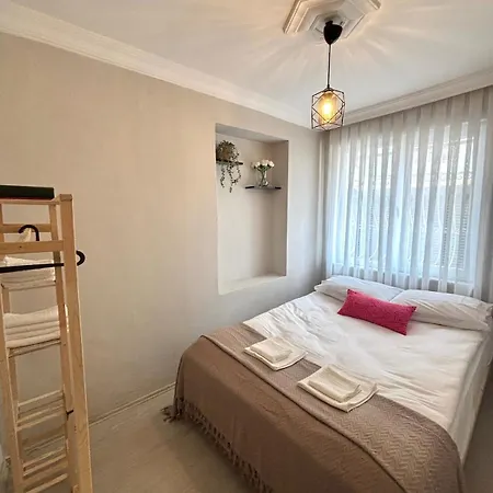 Pink House By The Seashore 2 Bedroom Fiber Internet Estambul
