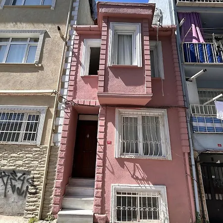 Pink House By The Seashore 2 Bedroom Fiber Internet * Estambul